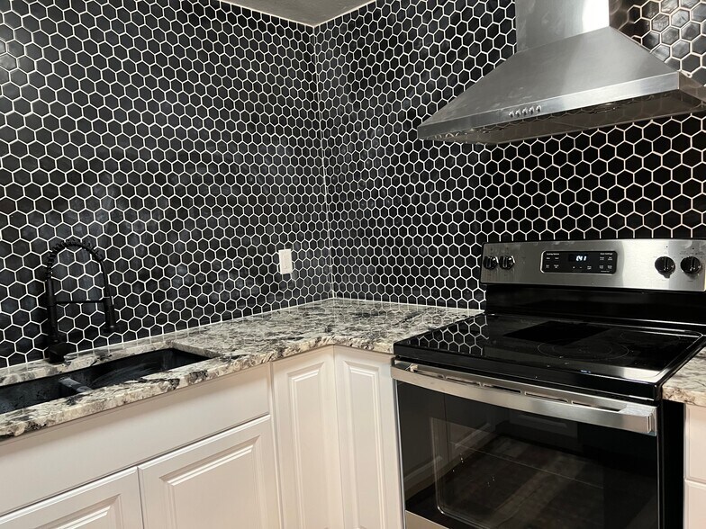 Building Photo - 21 Woodmere Ct