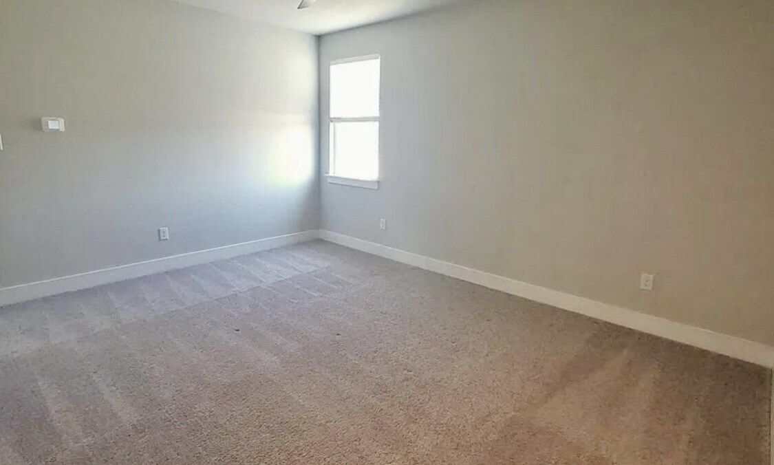 Upstairs loft area - 521 Peace Dr