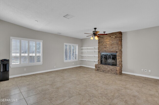 Building Photo - 232 Avenida Mirador