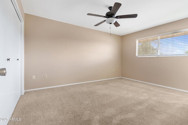 Building Photo - 10301 W Charter Oak Dr