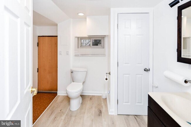 Building Photo - 2509 Christian St