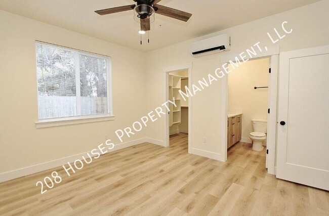 Building Photo - Immaculate Main-Level Apartment *75% Off F...