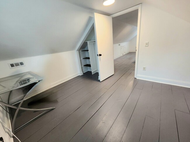 Building Photo - Charming 3-Bedroom South Nashville Rental with Hardwood Floors!