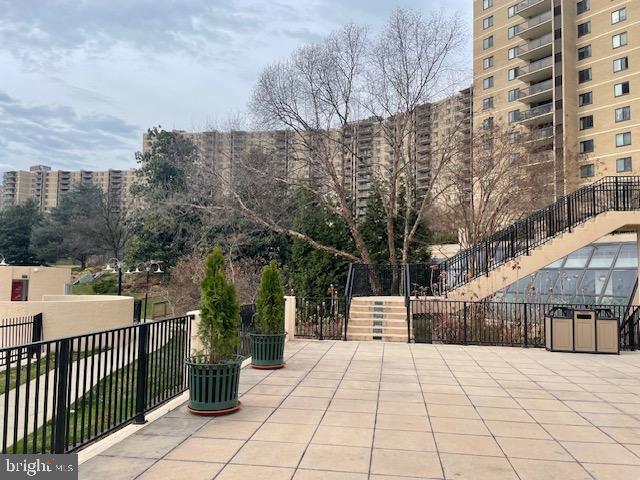 Building Photo - 309 Yoakum Pkwy