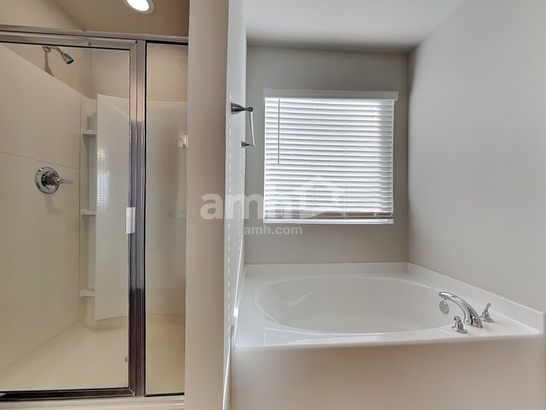 Building Photo - 218 Omega Ct