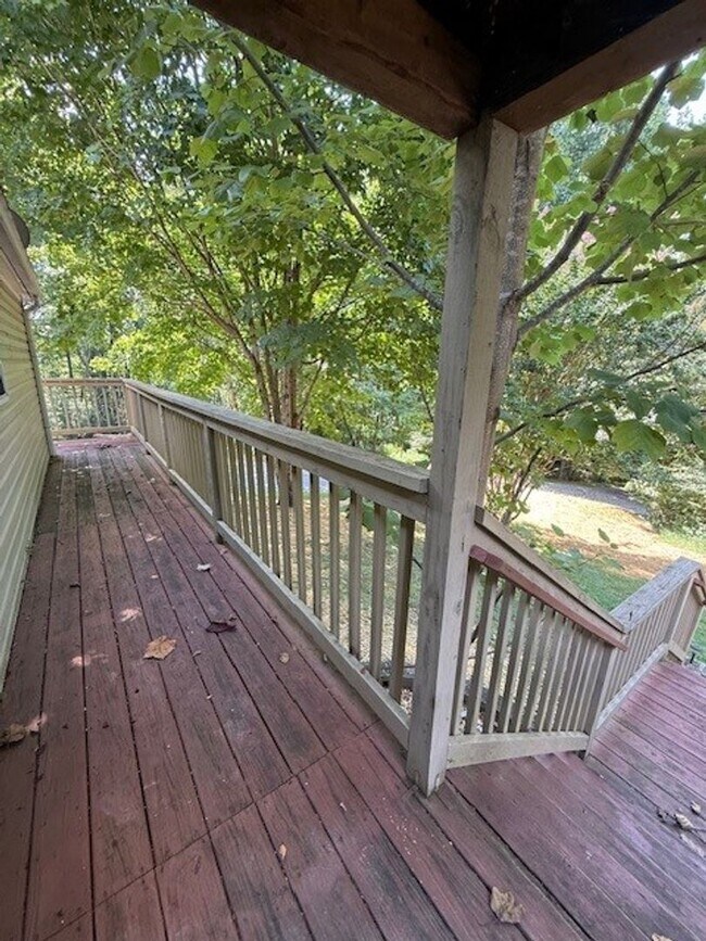 Building Photo - Available Now Spacious 3 Bedroom Home on P...
