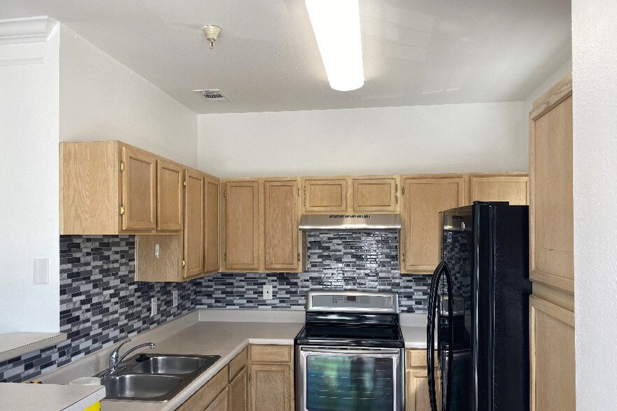 Building Photo - 1530 Spring Gate Dr