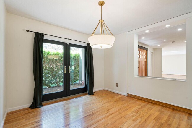 Building Photo - 13745 Cameo Ct
