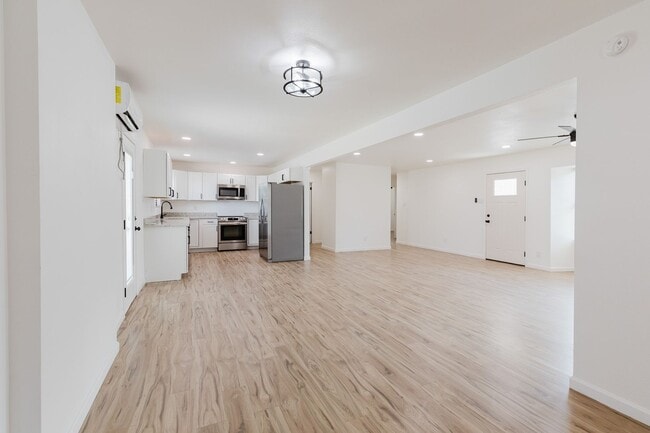 Building Photo - Newly Renovated 3 Bedroom 2 Bath Home