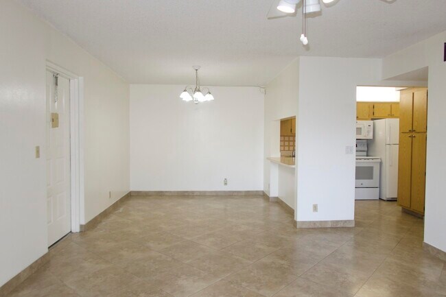 Building Photo - 208 Foxtail Dr