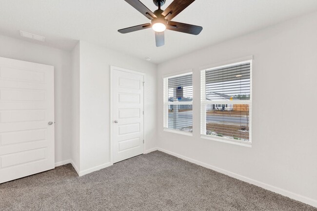 Building Photo - Spacious 5 Bedroom Home with Community Pool