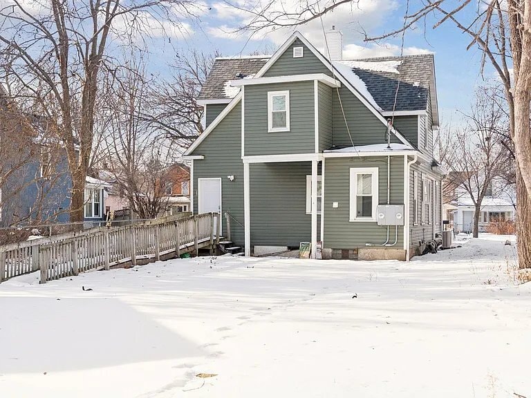 Building Photo - 2805 28th Ave S