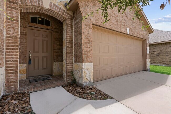 Building Photo - 23607 Legano Dr