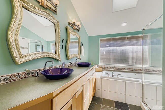 Building Photo - 3Bd/3.5Ba Seattle Townhouse