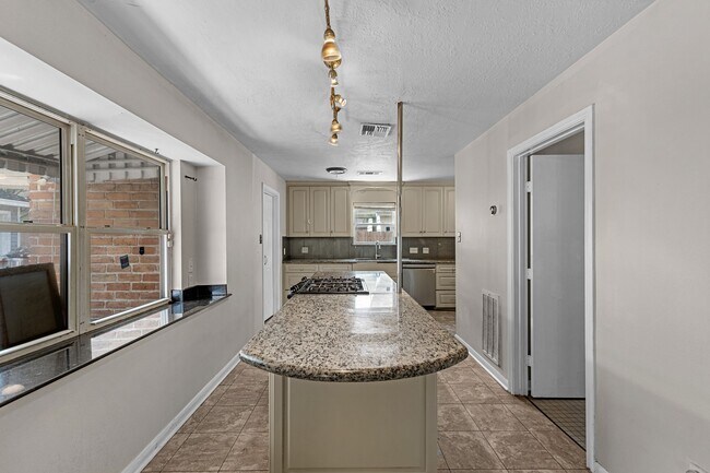 Building Photo - 11319 Briar Forest Dr