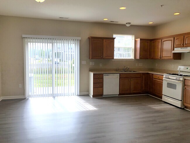 Building Photo - 1001 Meadow View Dr