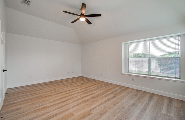 Building Photo - 2311 Meadow Briar Dr