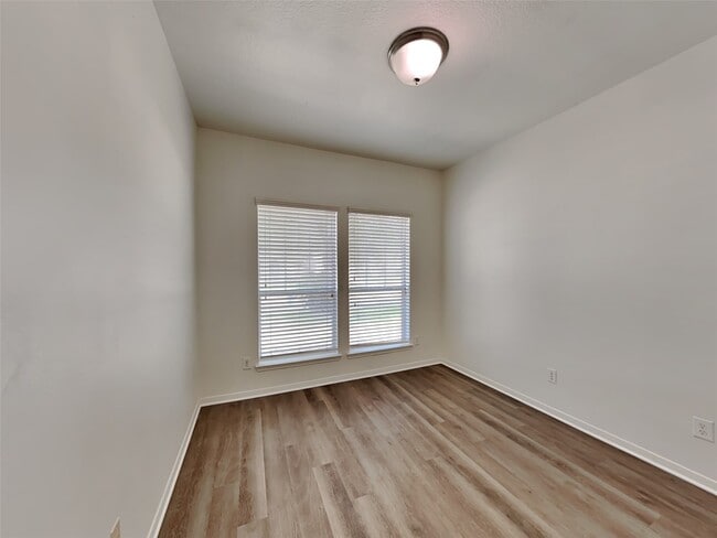 Building Photo - 9719 Bark Ridge Ln