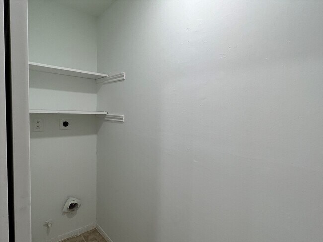 Building Photo - 947 Grand Jct Dr