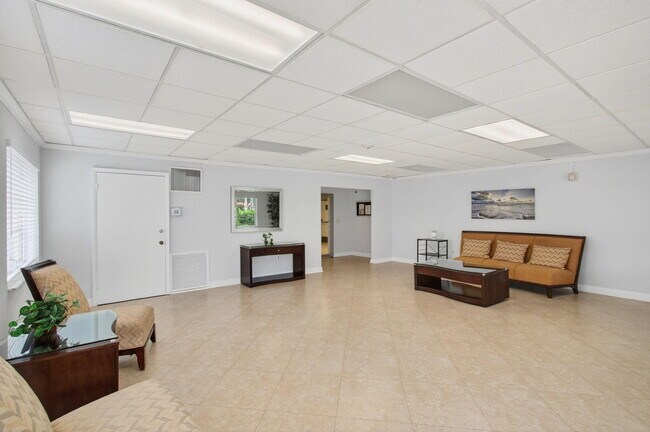 Building Photo - 290 W Palmetto Park Rd