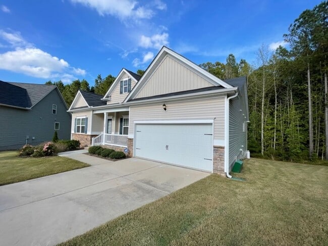 Building Photo - Bluffs at Knolls at the Neuse