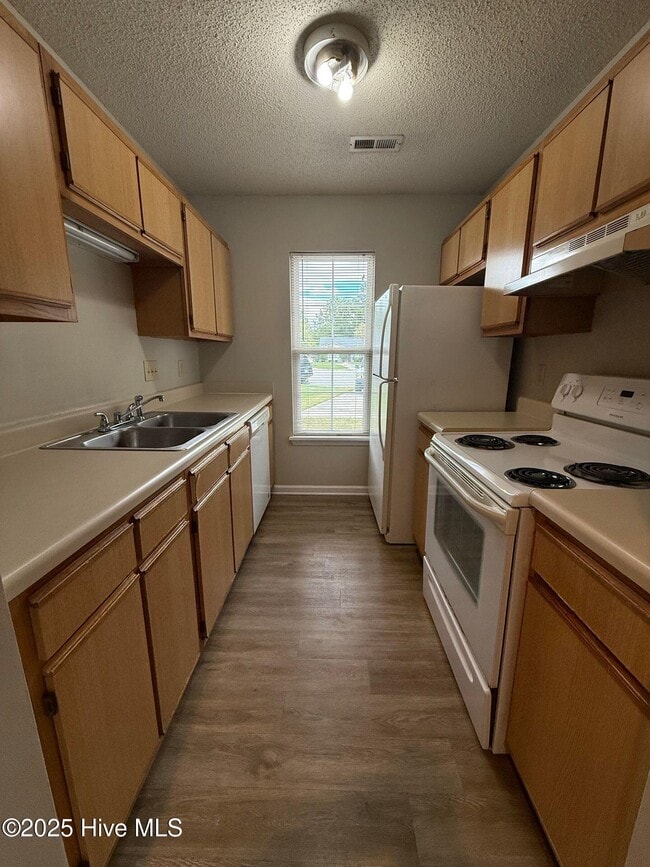 Building Photo - 106 Persimmon Ct
