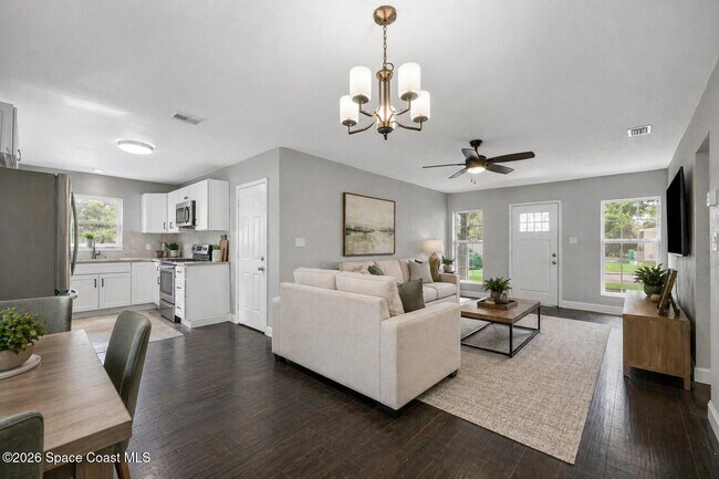 Building Photo - 1306 S Lakemont Dr