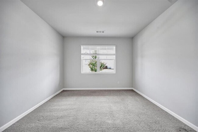 Building Photo - 167 Fernbrook Trl