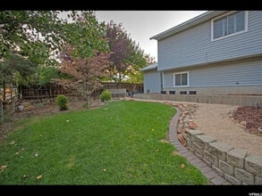 Building Photo - 12 E 500 S