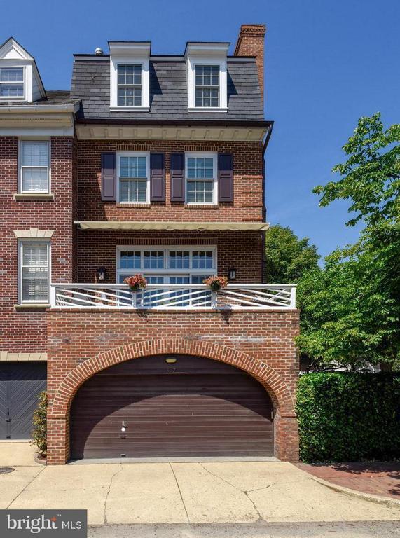 Building Photo - 317 S Union St