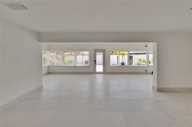 Building Photo - 1492 Sea Gull Dr S