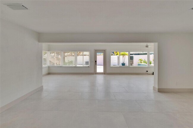 Building Photo - 1492 Sea Gull Dr S