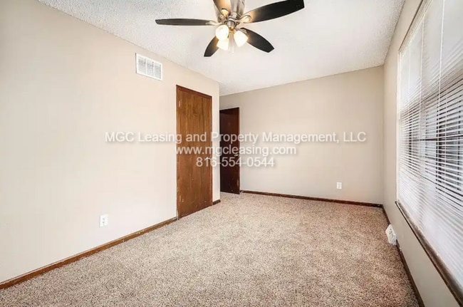 Building Photo - Comfort Living just in time for Fall at Mi...