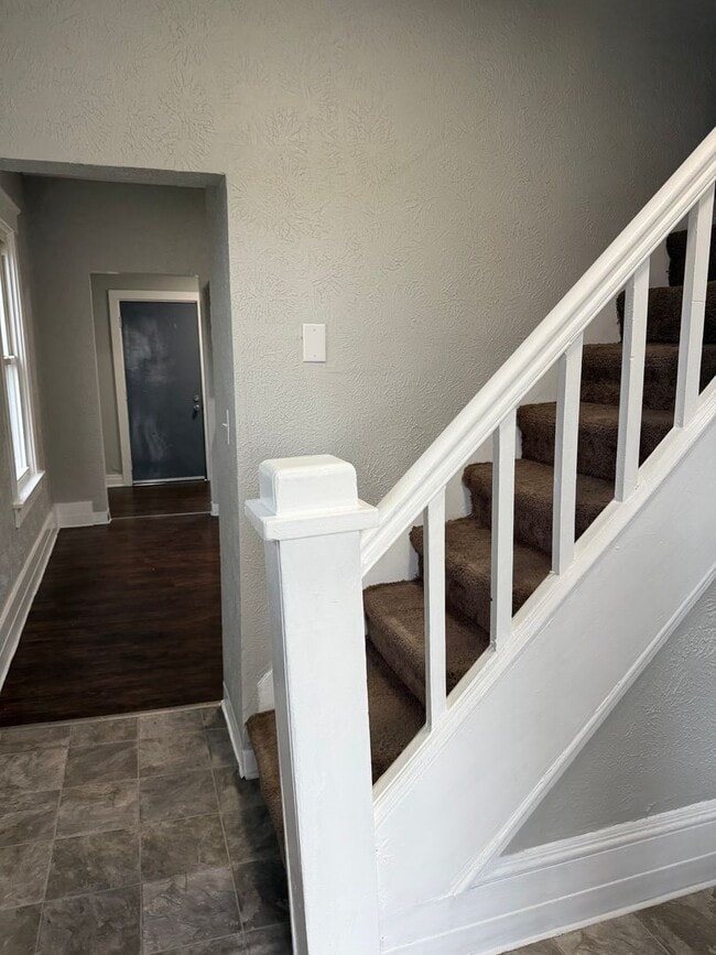 Building Photo - 1801 3rd St SE