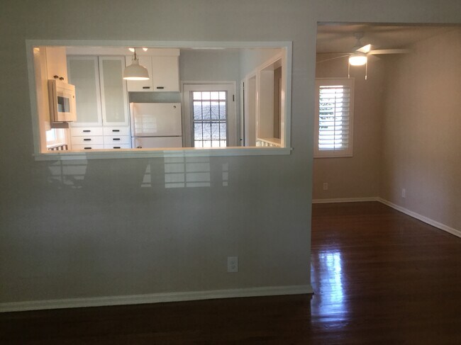 Building Photo - 1620 W Alameda Ave