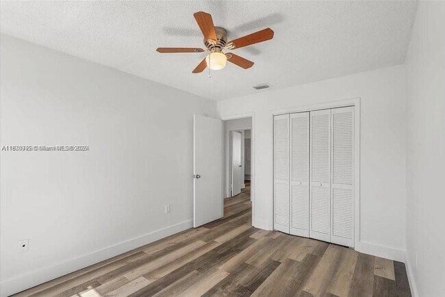 Building Photo - 2512 SW 113th Ct