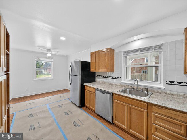 Building Photo - 10506 Lorain Ave