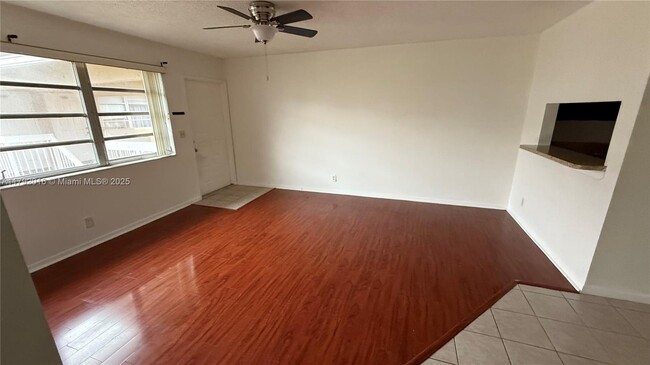 Building Photo - 1032 Twin Lakes Dr