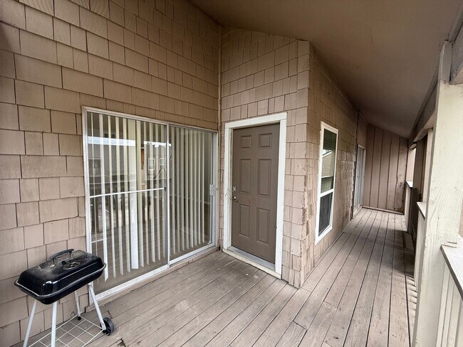 Building Photo - Condo for Lease