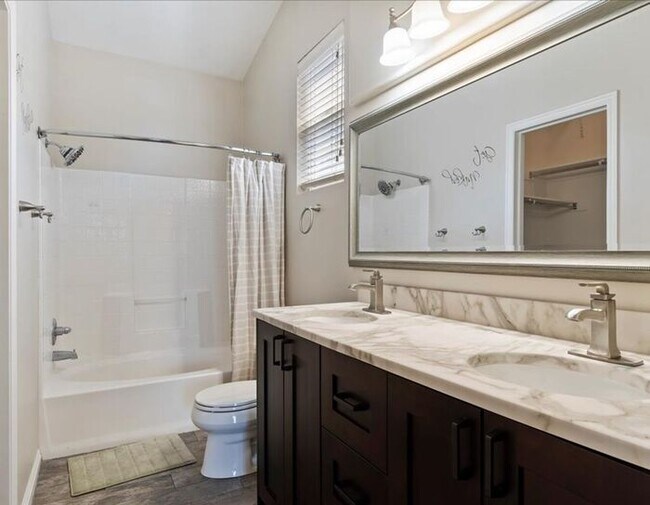 Building Photo - North Salt Lake Like New 2 bad, 2 bath 2 car garage