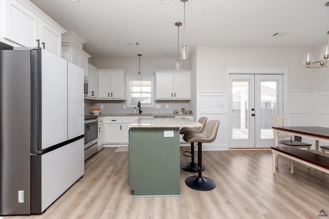 Building Photo - 210 Saraland Trl