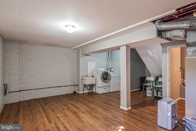 Building Photo - 7046 Leestone St