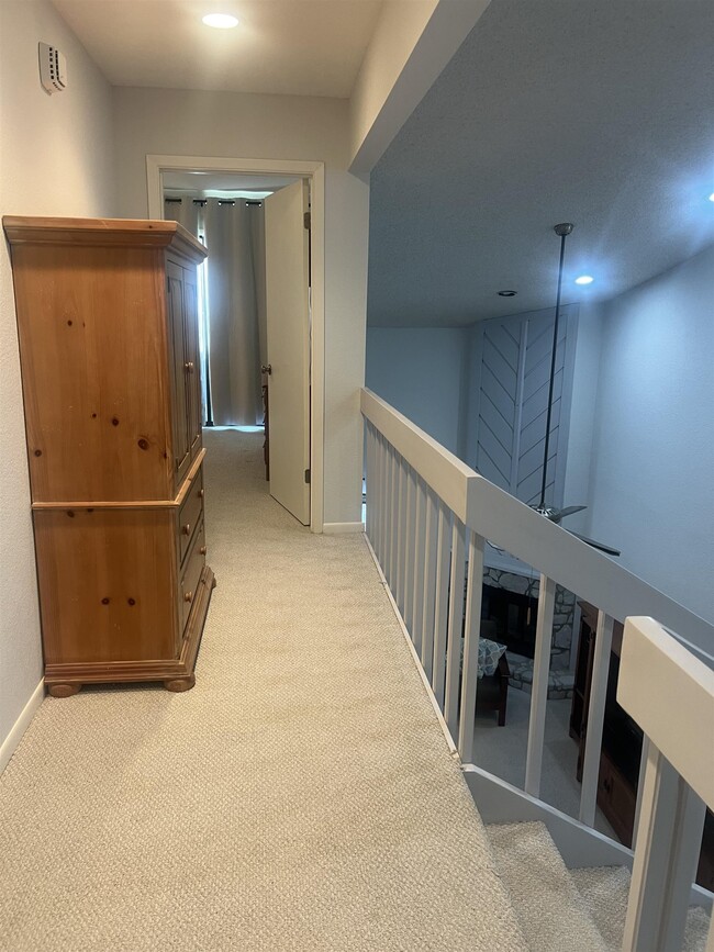 Building Photo - 307 Crestview