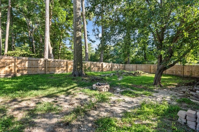 Building Photo - 4 Bedroom Home in Virginia Beach