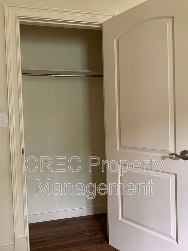 Building Photo - 711 Locust St