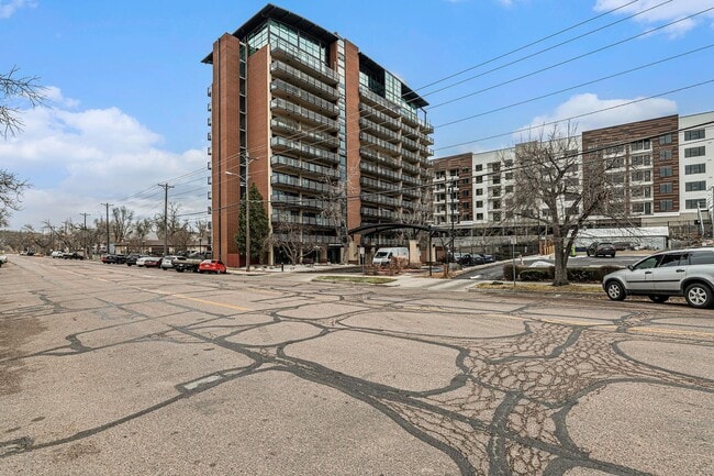 Building Photo - 417 E Kiowa St
