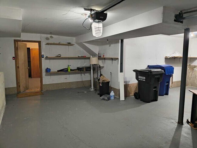 Building Photo - 421 E Hyerdale Dr