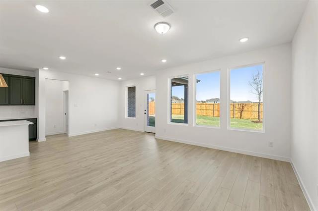 Building Photo - 1901 Jamestown Wy