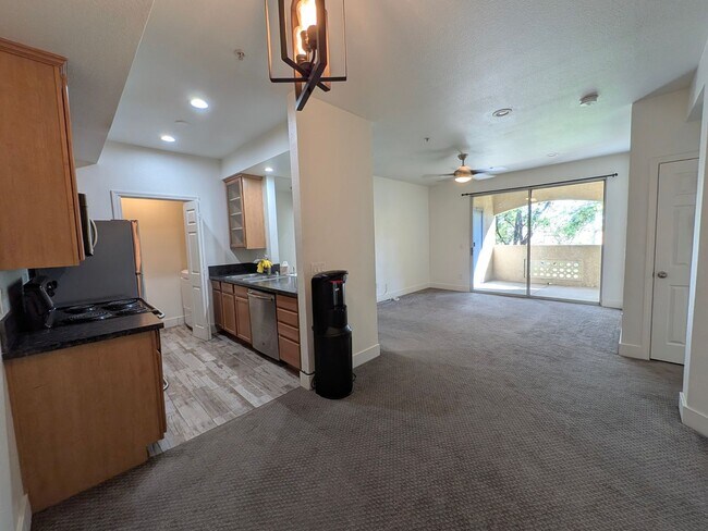 Building Photo - 2 Bedroom 2 Bathroom Condo in the Heart of Canyon Crest, Riverside!