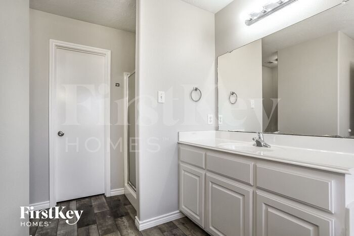 Building Photo - 16209 N View Ct